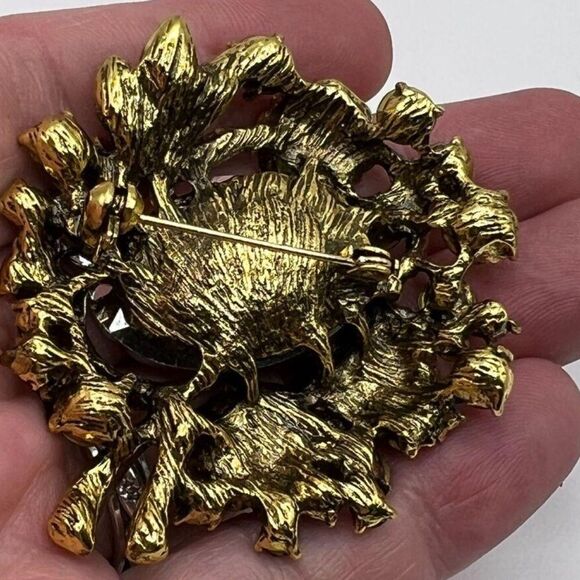 ♥️ NEW Stunning & Elegant Red Crystal Cluster Brooch ♥️ - Picture 5 of 5